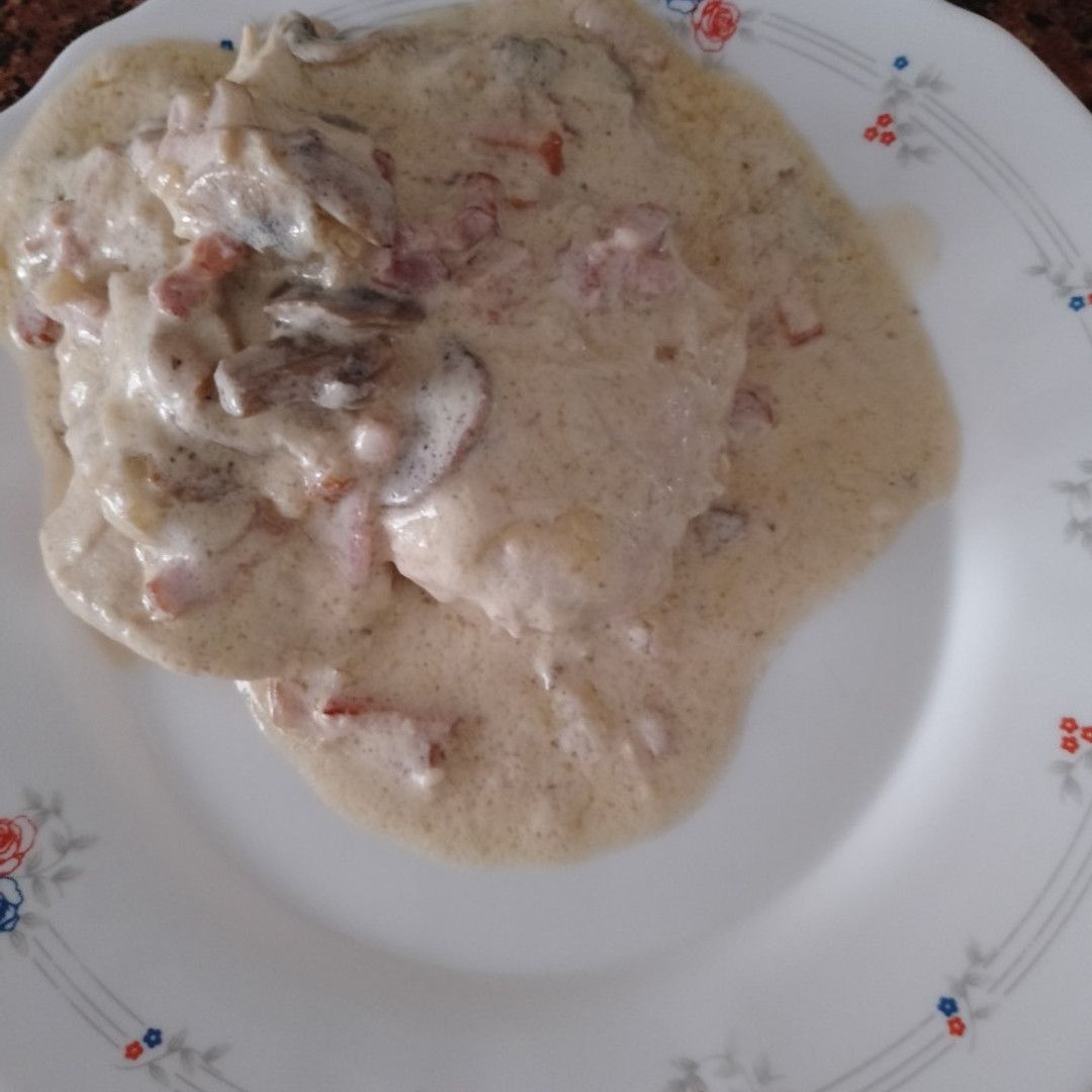 Receta: Pechugas de pollo en salsa de champis y bacon