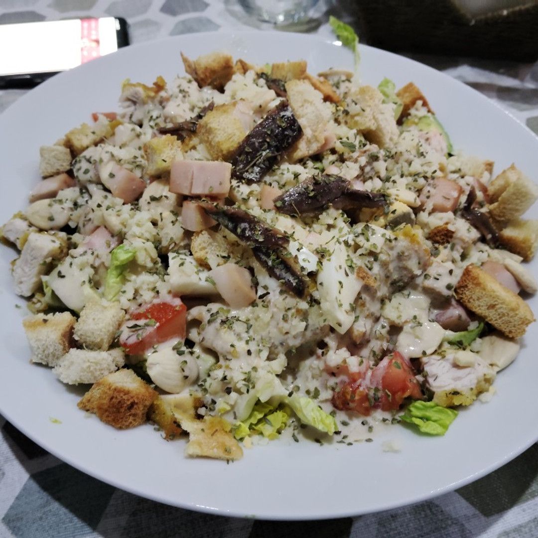 Receta: Ensalada César fit con almendras