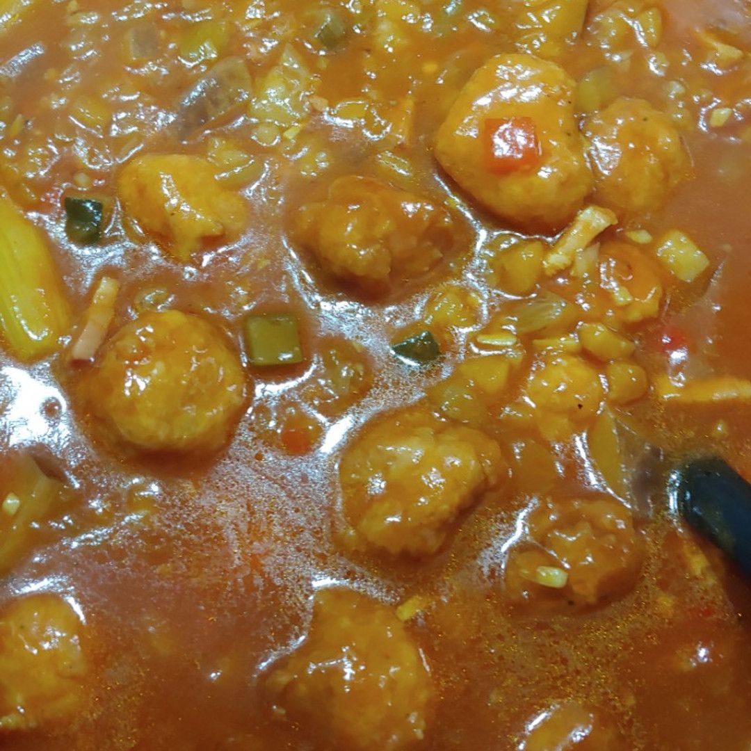 Receta: Albóndigas de pollo con especias de Fajita y salsa de tomate mediterránea, berenjena y bacon